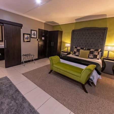 Altissimo Guesthouse Bloemfontein Bagian luar foto