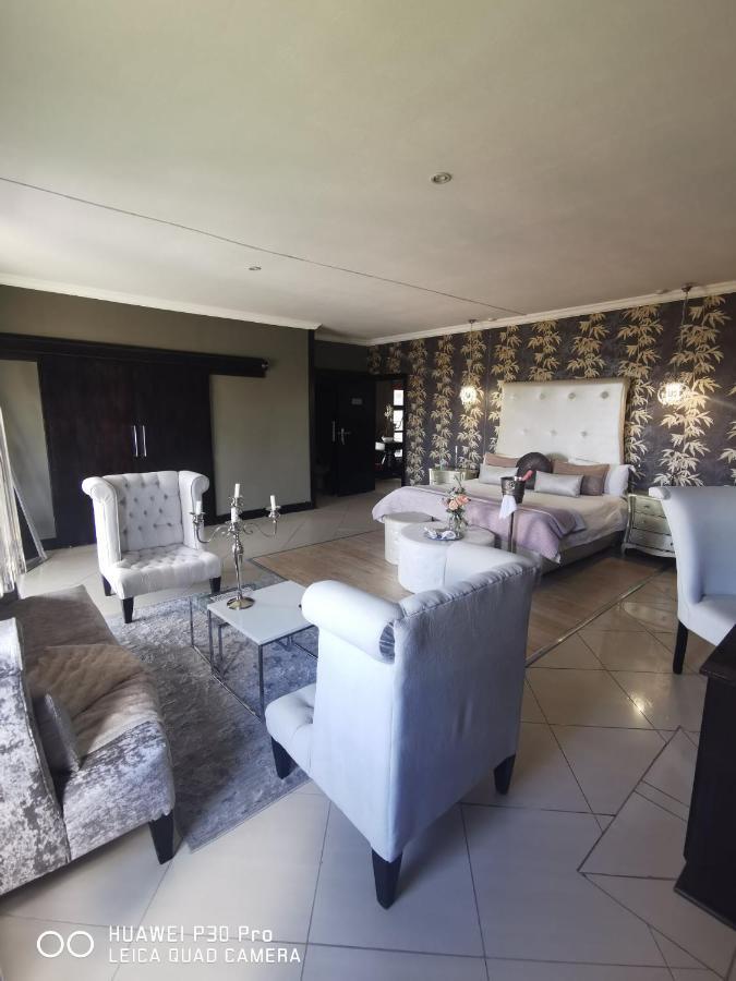 Altissimo Guesthouse Bloemfontein Bagian luar foto